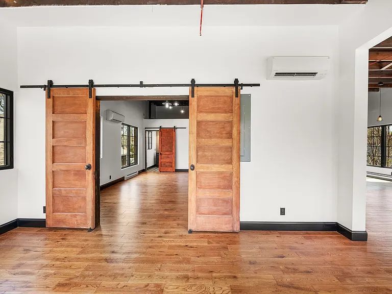 Thiel on 9th — Photo 17