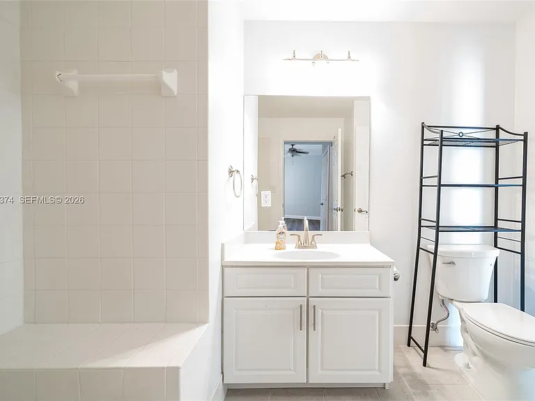 1200 Town Center Dr #513 — Photo 6