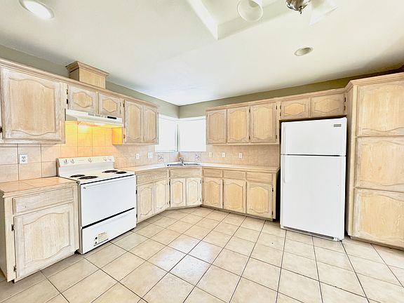 3rd image of 3722 W Faith Hill St #2
