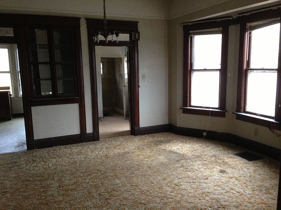 2nd image of 942 Pacific Ave