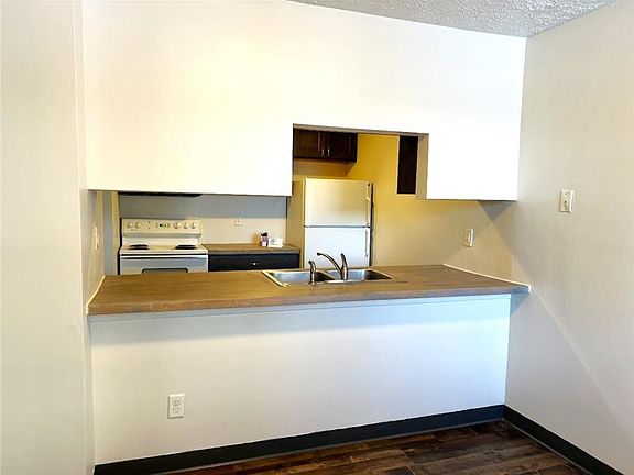 5th image of 623 Lovers Ln APT A7
