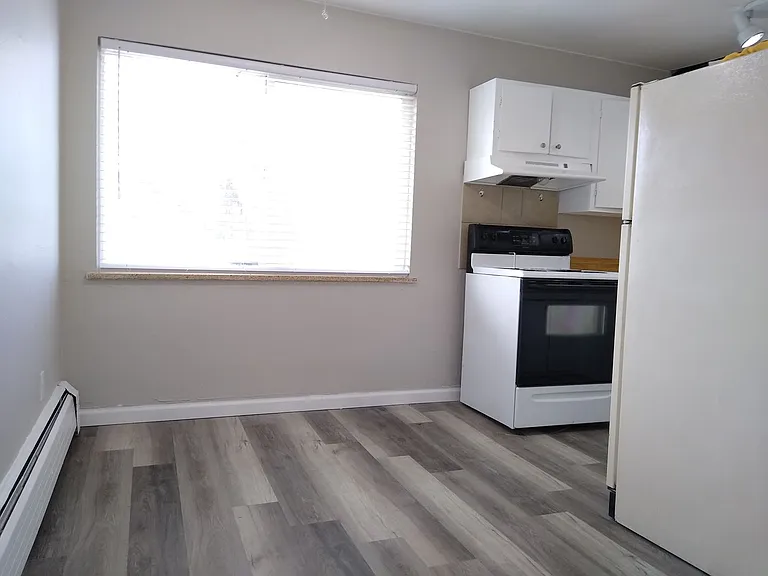 1990 N Beeler St #8 — Photo 24