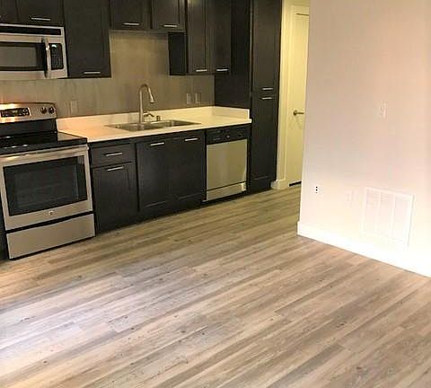 4th image of 452 N 10th Ave #209