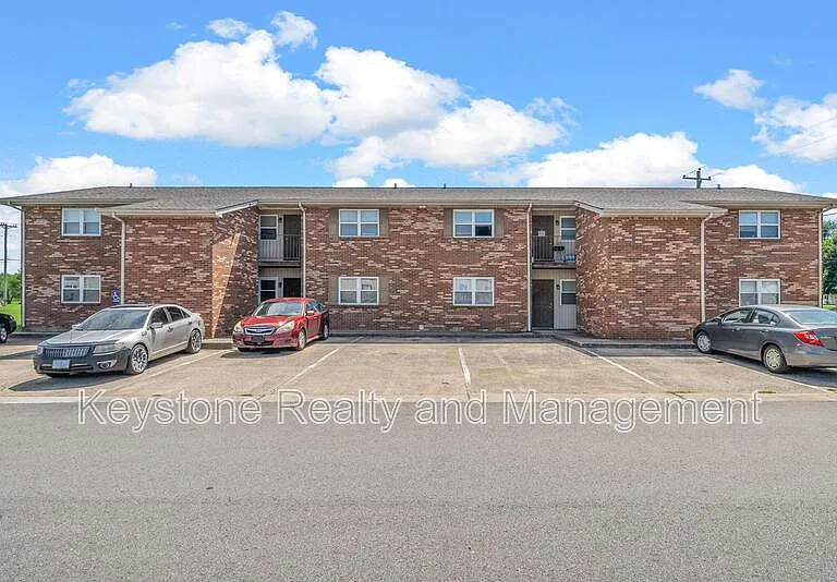 812 Pembroke Oak Grove Rd #16 — Photo 1