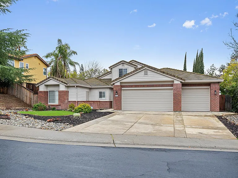 129 Biscayne Way — Photo 1