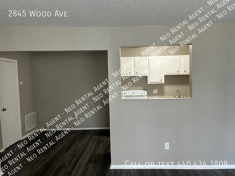 2845 Wood Ave — Photo 1