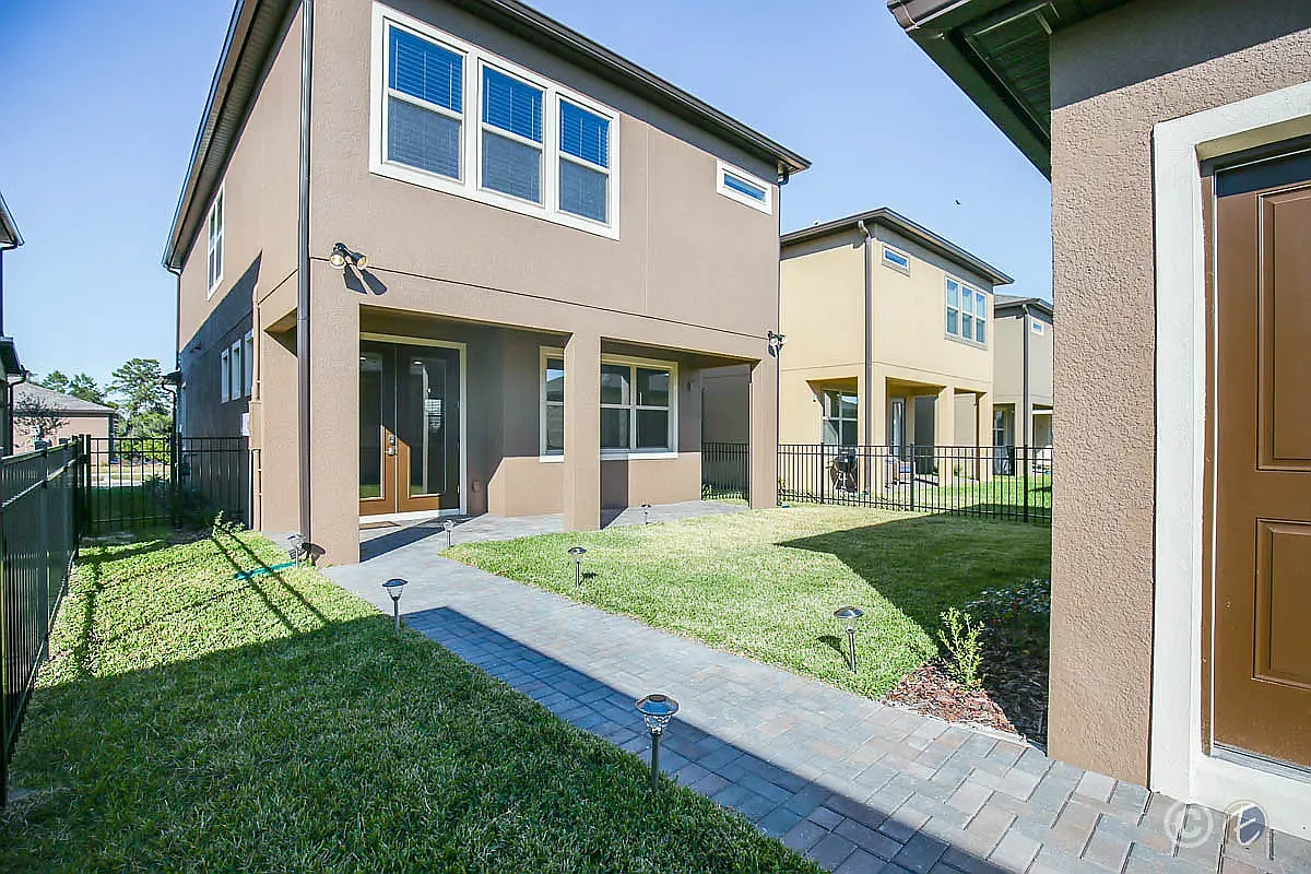 4 bed, 2.5 bath, 2128 sqft, $3,000 — Photo 2