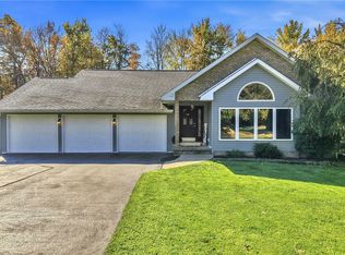 3690 Fran Ln, Hermitage, PA 16148
