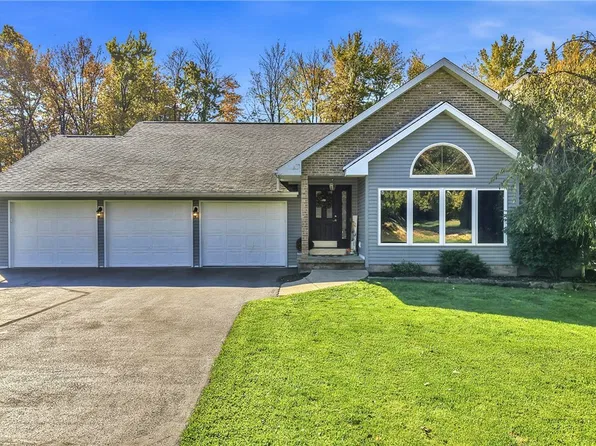 3690 Fran Ln, Hermitage, PA 16148