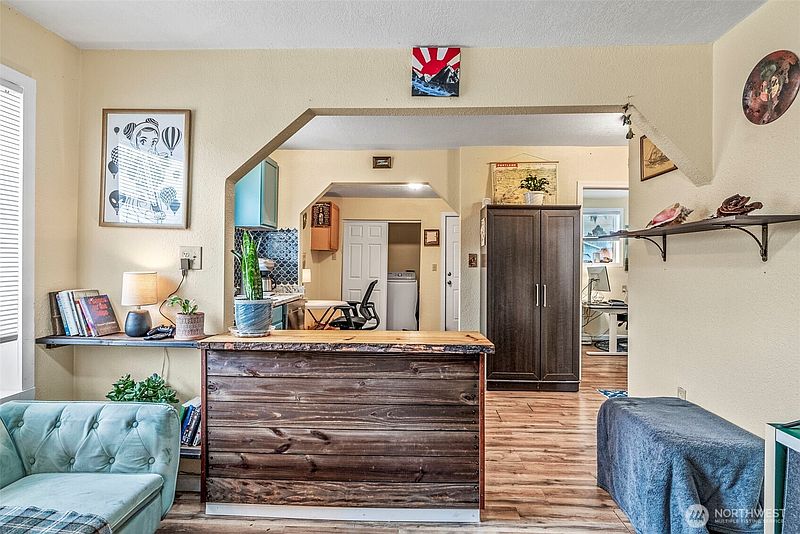 4th image of 268 25th Avenue
