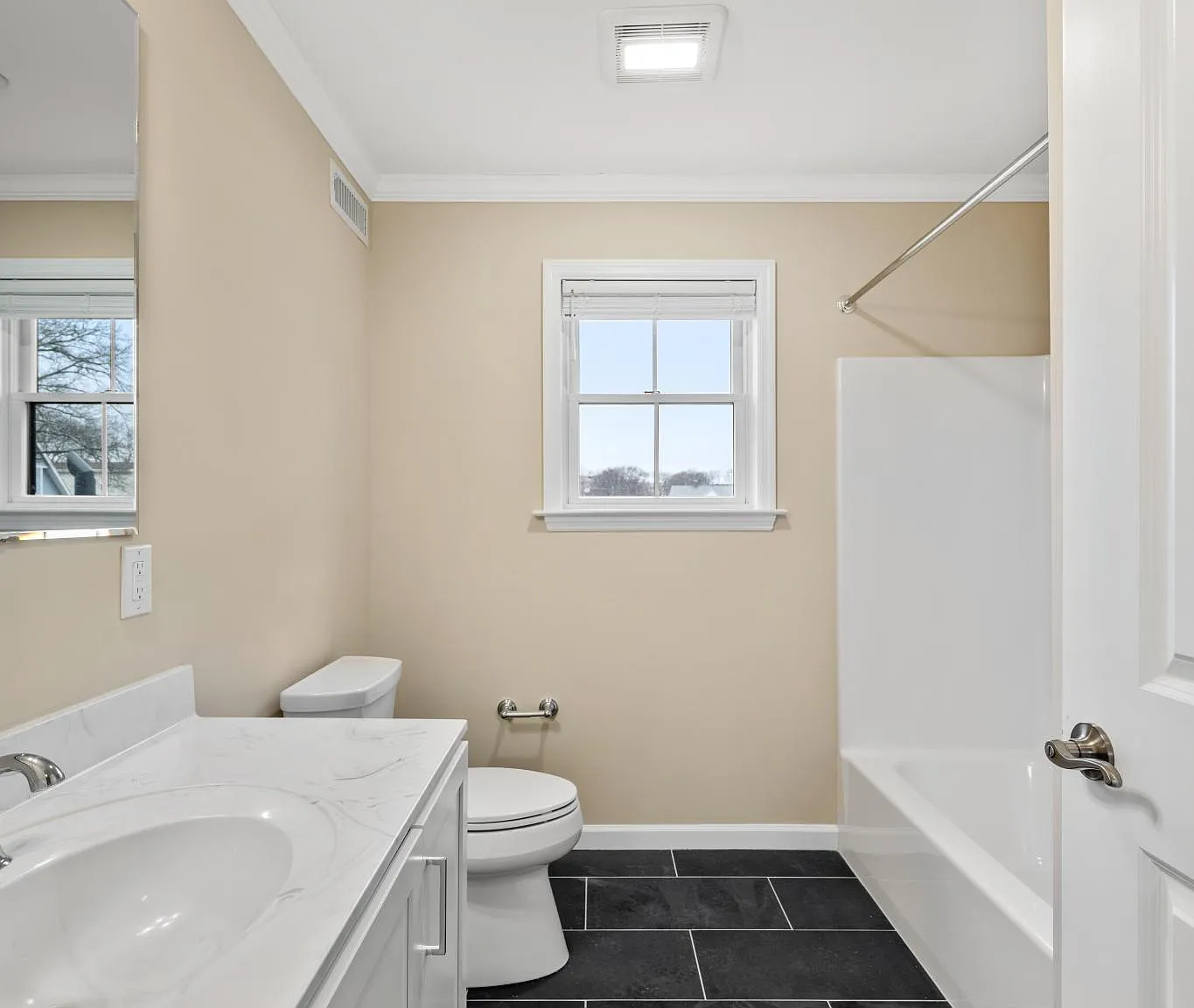 2 bed, 1300 sqft, $3,000 — Photo 4