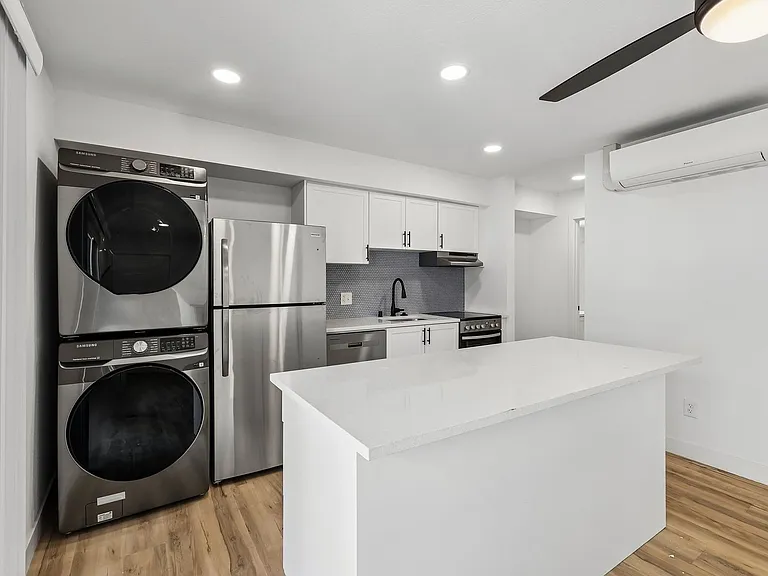 The Crest |NEWLY Renovated Studios, Lofts, 1, 2 & 3 Bedroom Homes Near the Beach — Photo 99