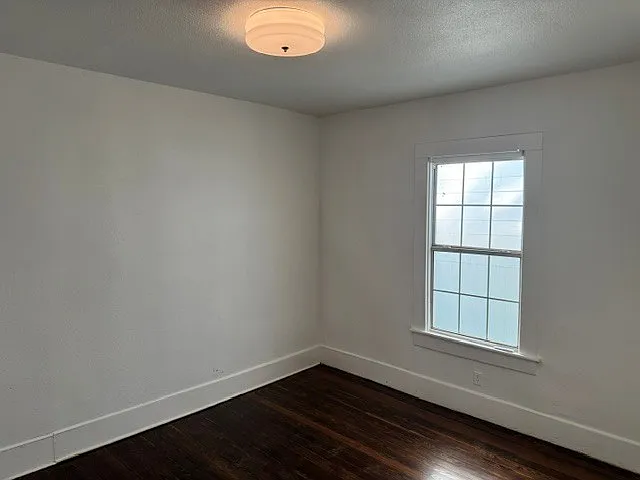 2 bed, 1.5 bath, 1018 sqft, $2,100 — Photo 3