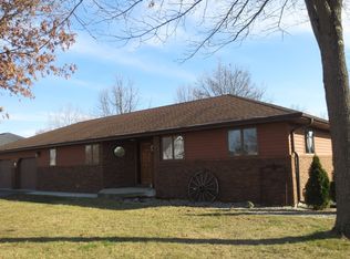 77 Glenbrook Ln, Fisher, IL