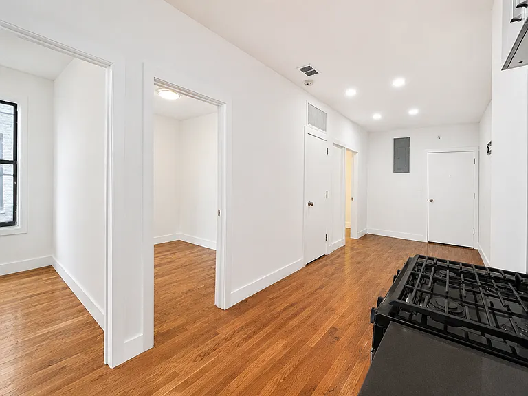 645 Vermont St #2R — Photo 6