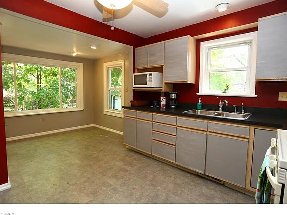 4th image of 13955 Pearlview Dr