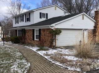 21824 Rathlone Dr, Northville, MI 48167