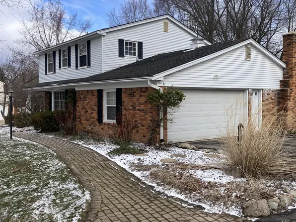 21824 Rathlone Dr, Northville, MI 48167