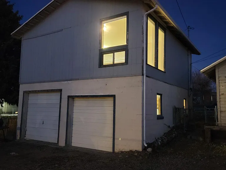 1020 S Jackson St — Photo 5