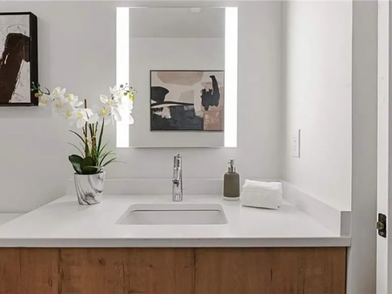 346 Peters St SW #208 — Photo 1