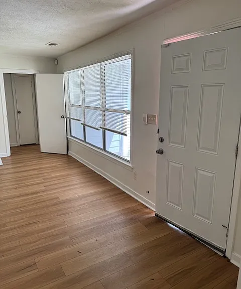 E Northside Dr — Photo 1