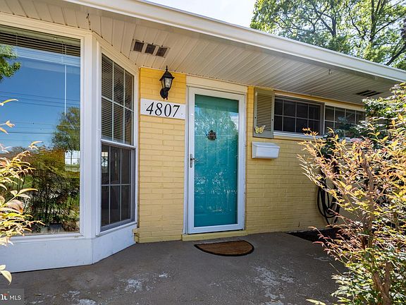 4th image of 4807 Flower Ln
