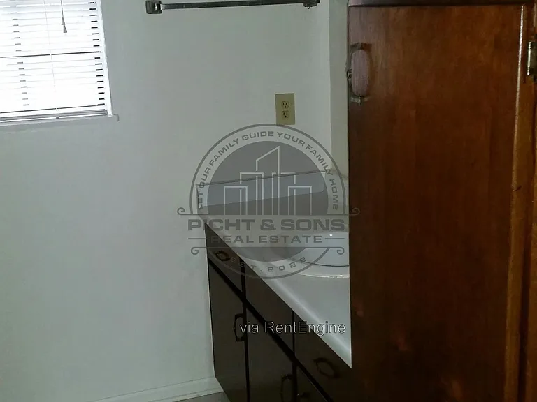 157 Locke St — Photo 5