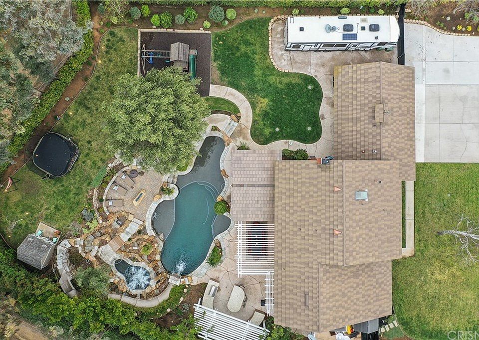 2nd image of 300 Longbranch Rd