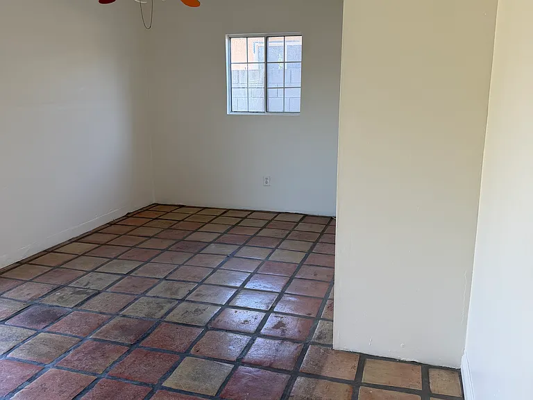 1309 Elmhurst Ave — Photo 3