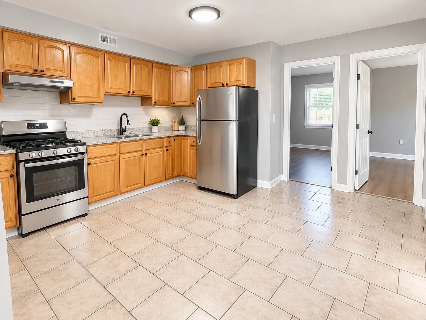 542 Lewis St — Photo 3