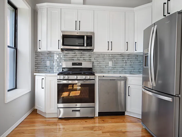295 Macdonough St #2 — Photo 3
