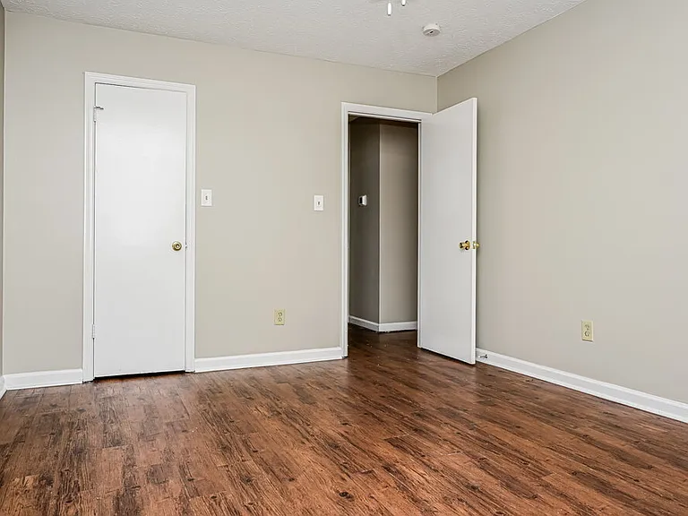1161 Salisbury Trl — Photo 8