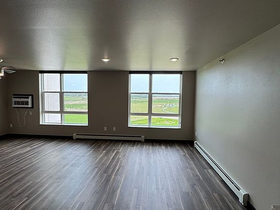 4th image of 220 E Greenfield Ln Unit B-310