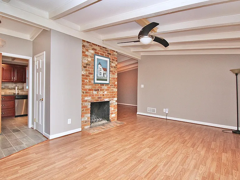 401 Scaleybark Rd — Photo 6