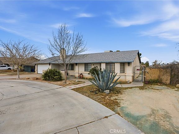 3rd image of 15572 Riverside St