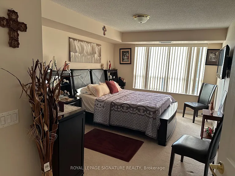 25 Kingsbridge Garden Cir #2219 — Photo 4