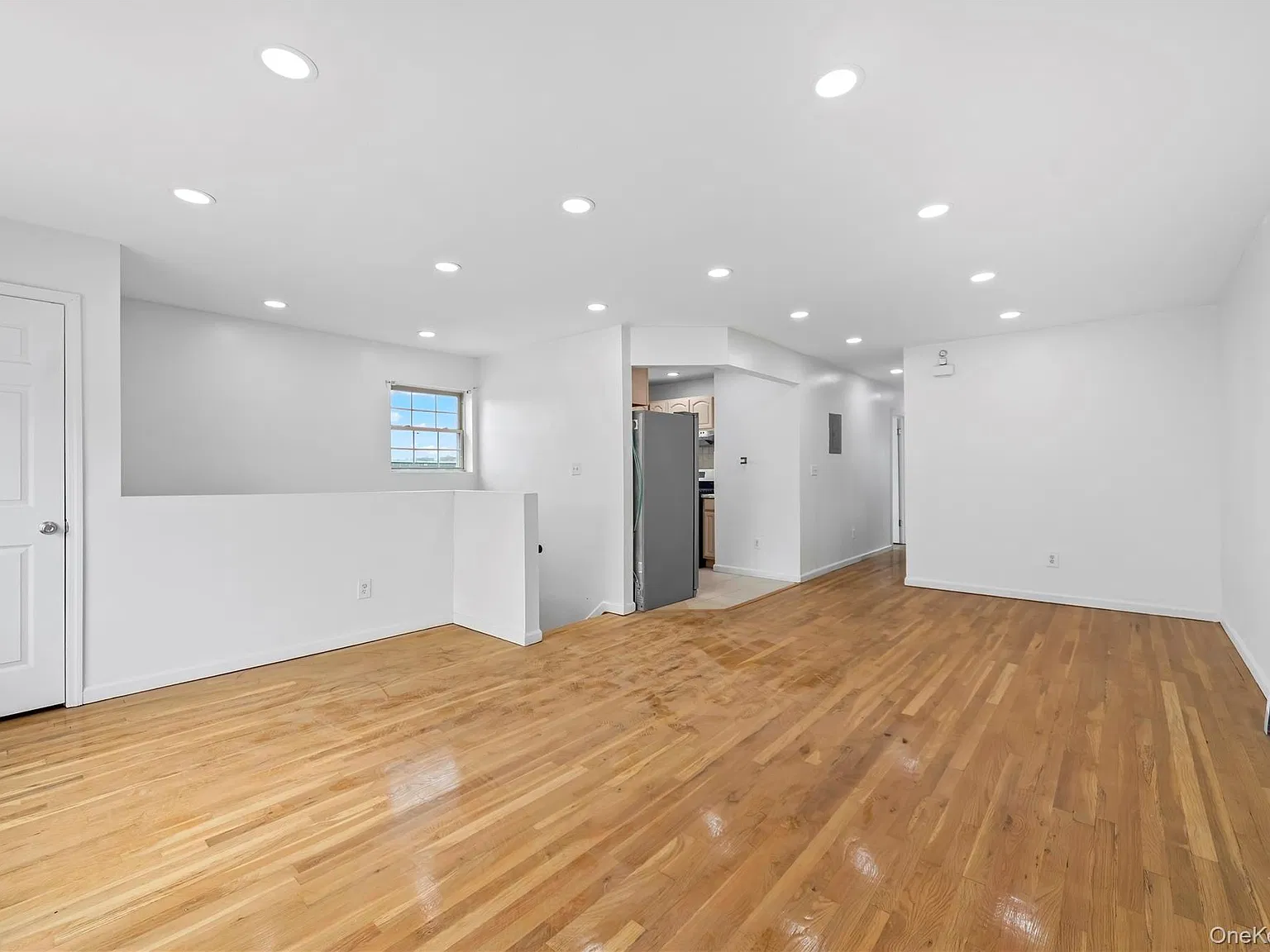 3 bed, 2.0 bath, $3,750 — Photo 4