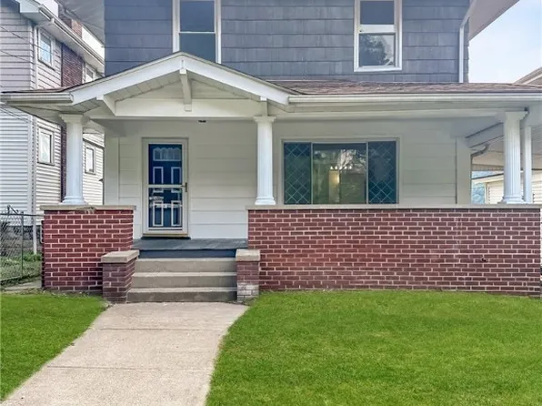 704 Elm St, Martins Ferry, OH 43935