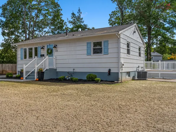22 Brookside Rd, Rockland, MA 02370