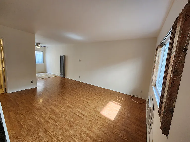 1141 Irving Ave #3 — Photo 9