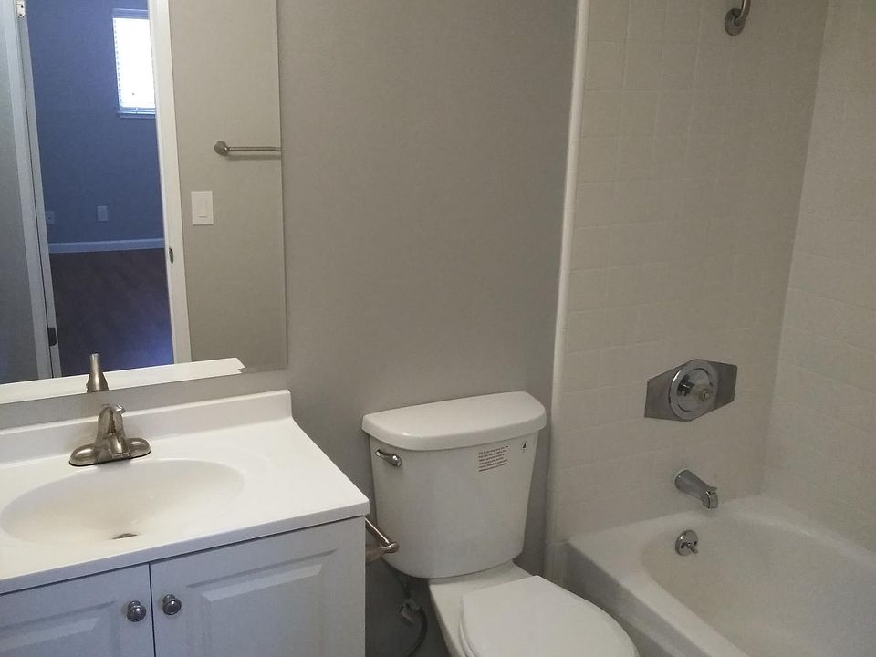 Spacious and new bathroom 