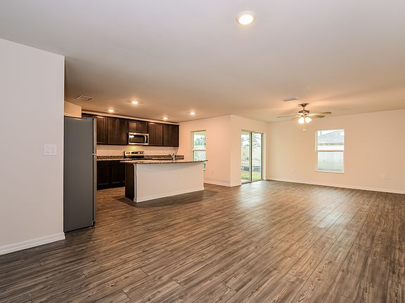2nd image of 852 Youngreen Dr