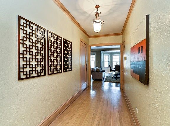 2nd image of 622 W Waveland Ave #2