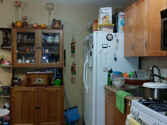 4th image of 2158 A Crotona Ave
