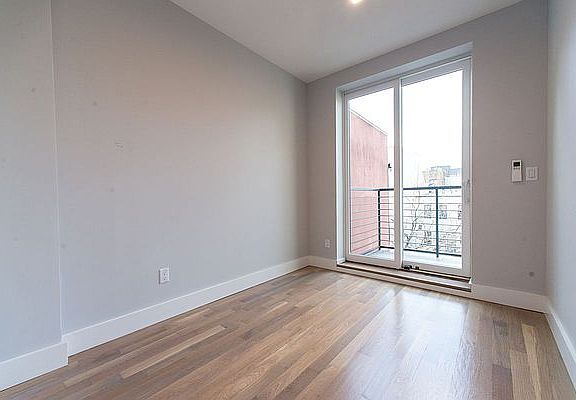 4th image of 743 Lafayette Ave APT 1R