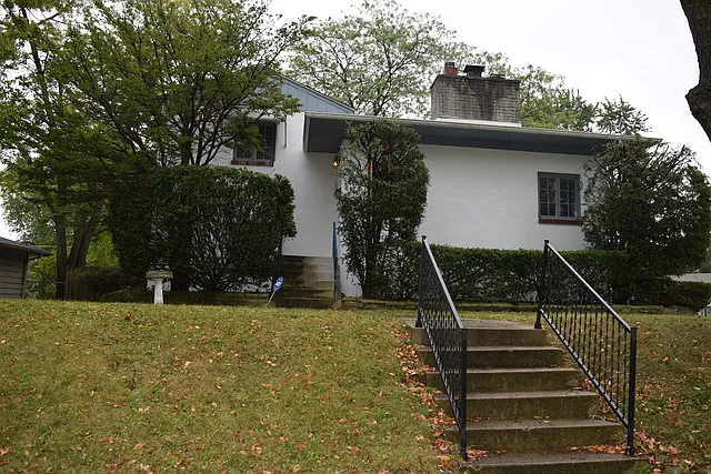 920 Haldemann Ave photo 1