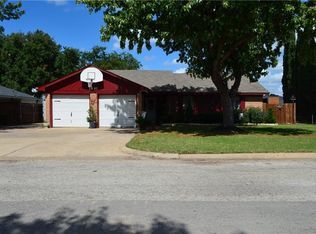 1416 Strickland Dr, Crowley, TX 76036