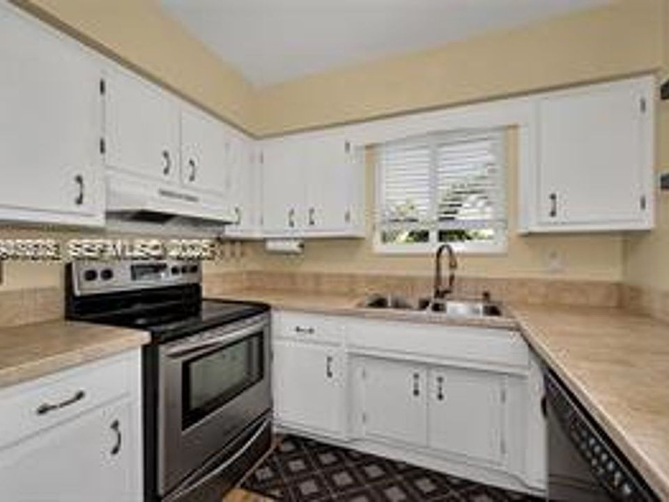 1st image of 1532 NE 39th St #0