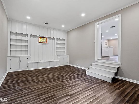 2nd image of 201 E Ratcliff St