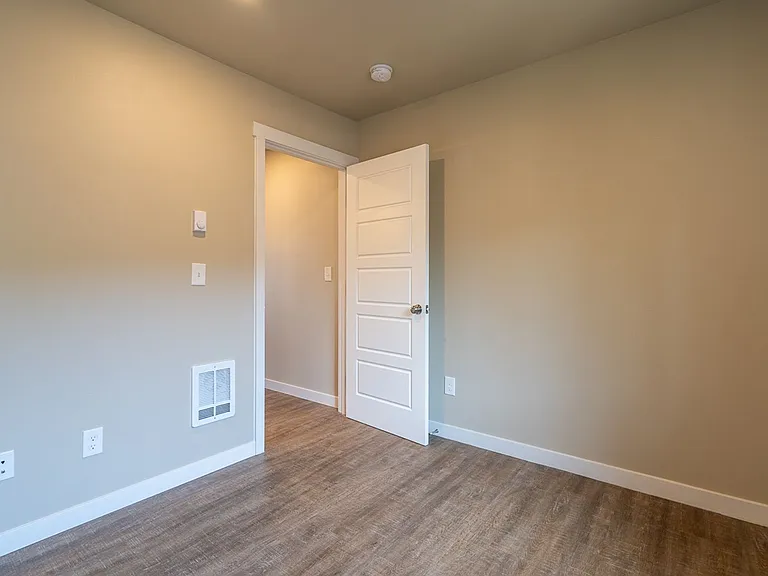519 N Forest St — Photo 29